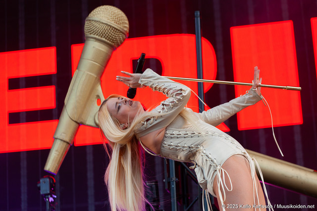 Erika Vikman | Erika Vikman Ruisrockissa 2025
